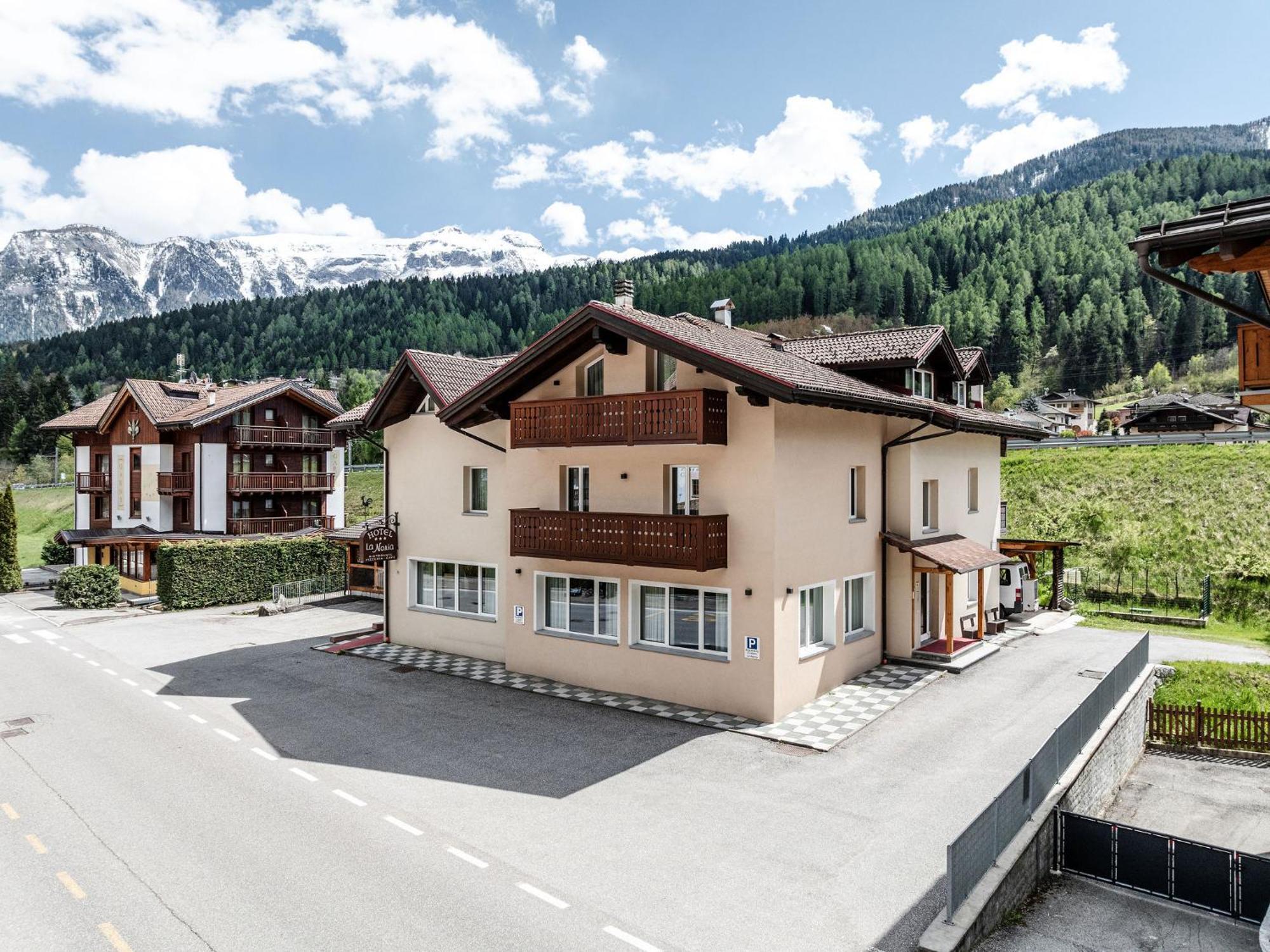 Hotel La Noria Commezzadura Bagian luar foto